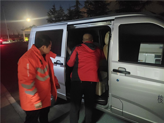 寒冬送温暖 点滴暖人心 郑州中环洁深冬慰问环卫工人