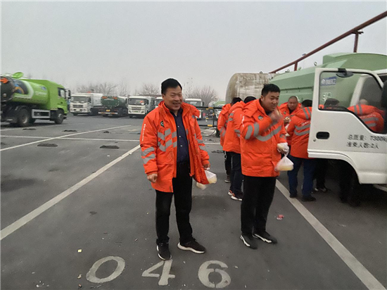 寒冬送温暖 点滴暖人心 郑州中环洁深冬慰问环卫工人